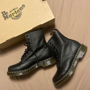 Women’s Dr. Martens 1460 Pascal size 8